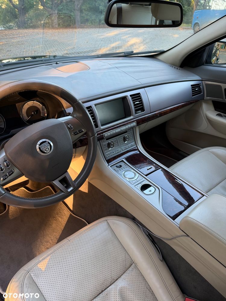 Jaguar XF 4.2 SV8 - 10
