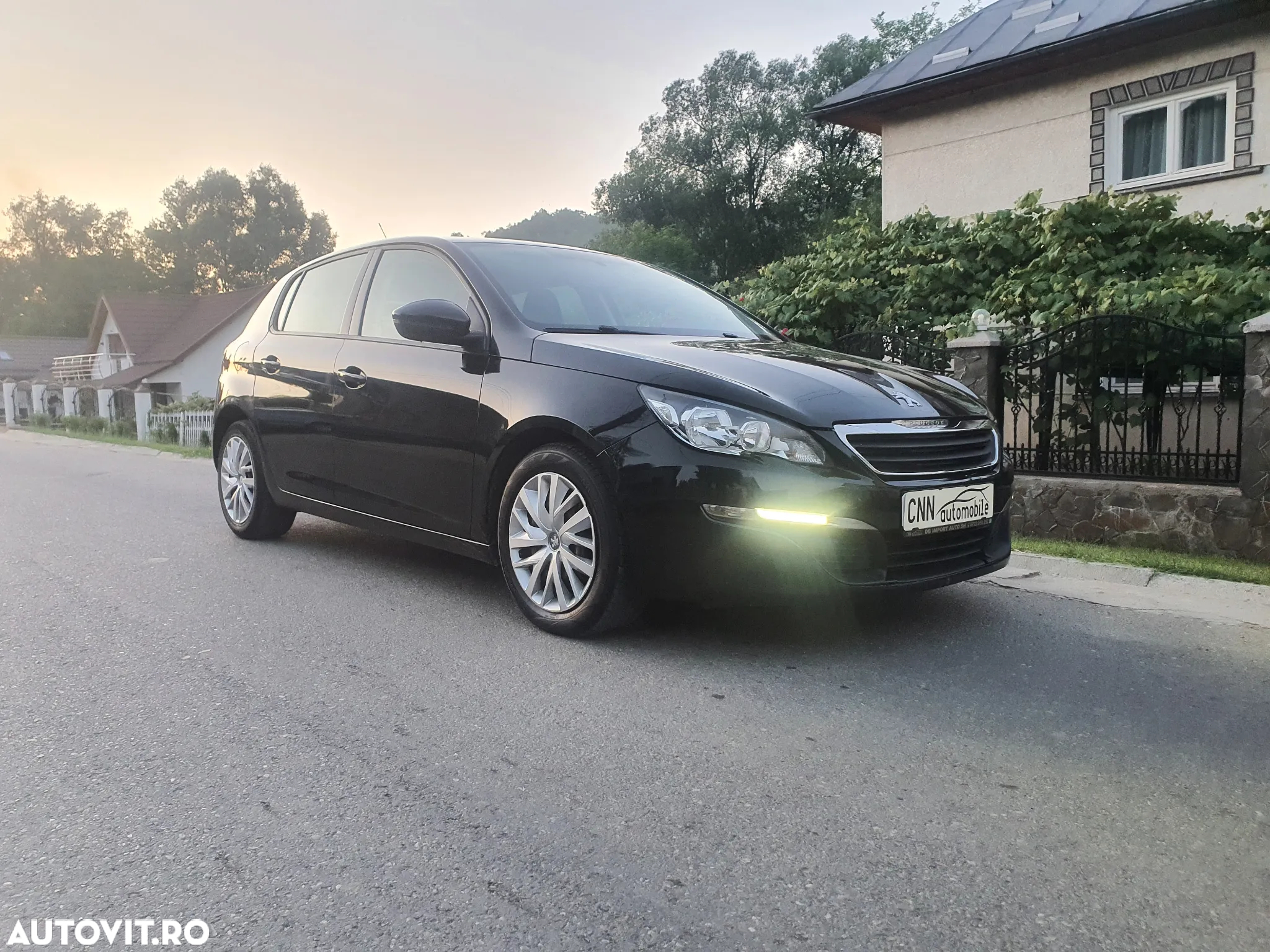 Peugeot 308 1.2 L PureTech Turbo Access - 13