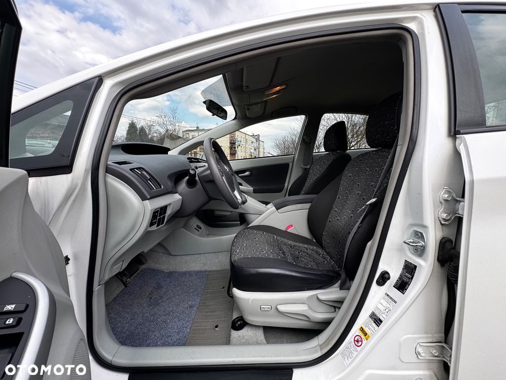 Toyota Prius - 16