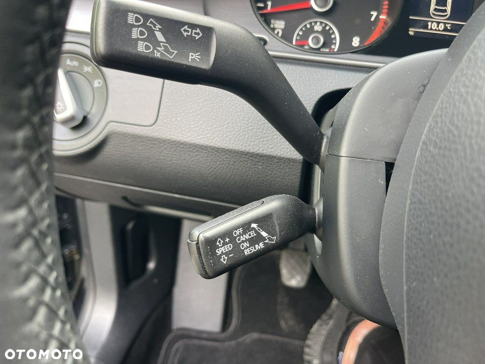 Volkswagen Passat - 32