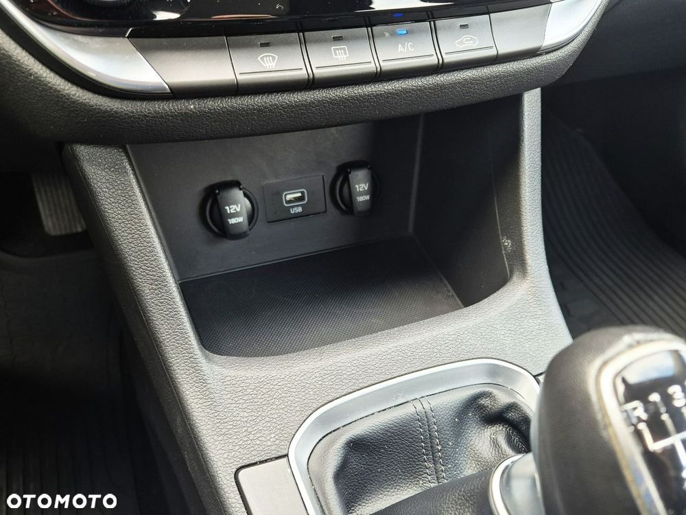 Hyundai i30 1.5 DPI Classic + - 33