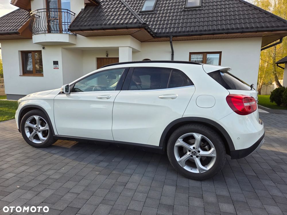 Mercedes-Benz GLA - 4