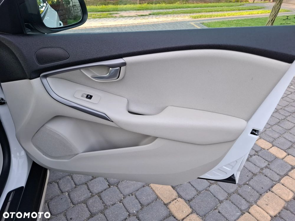Volvo V40 Cross Country D2 Drive-E Dynamic Edition - 29