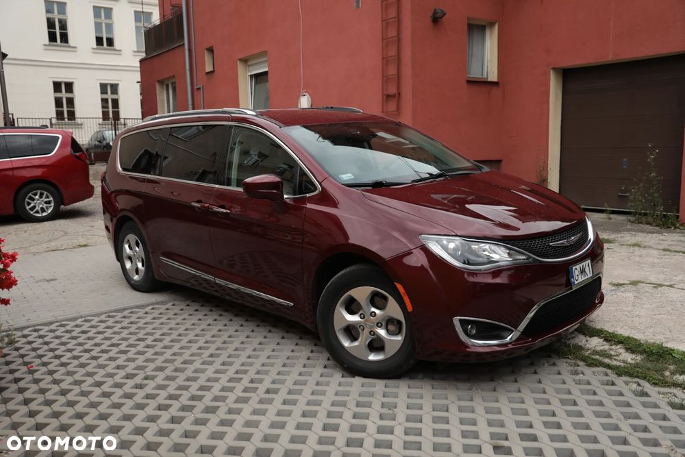Chrysler Pacifica - 3