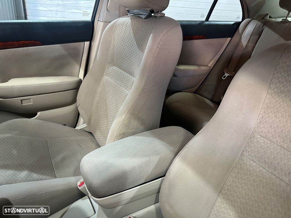 Toyota Avensis SD 2.0 D-4D Sol S/GPS - 16