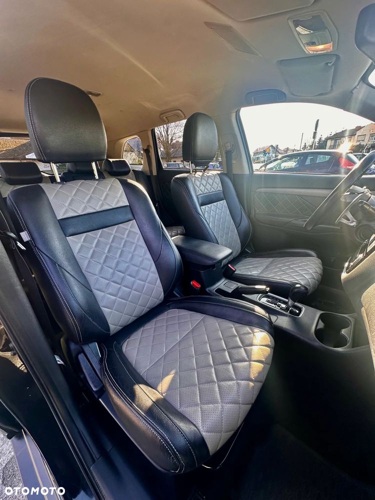 Mitsubishi Outlander - 10
