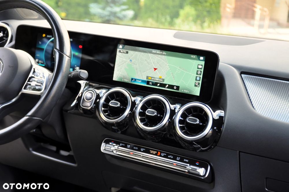 Mercedes-Benz GLA - 26