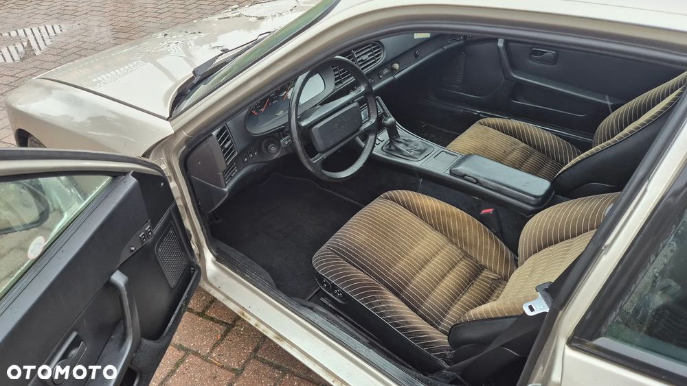 Porsche 944 - 6