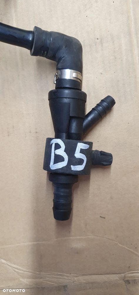 Przewód rurka podciśnienia zaworek VW Passat B5 058133753B - 6