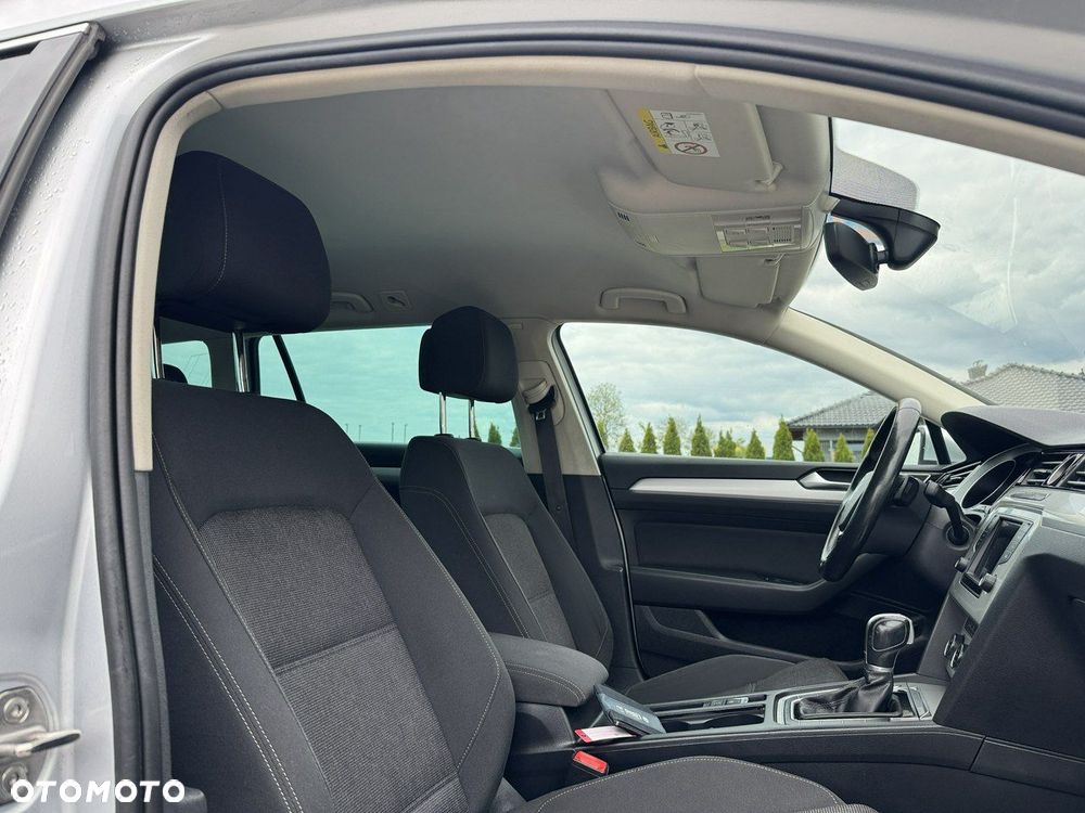 Volkswagen Passat - 31