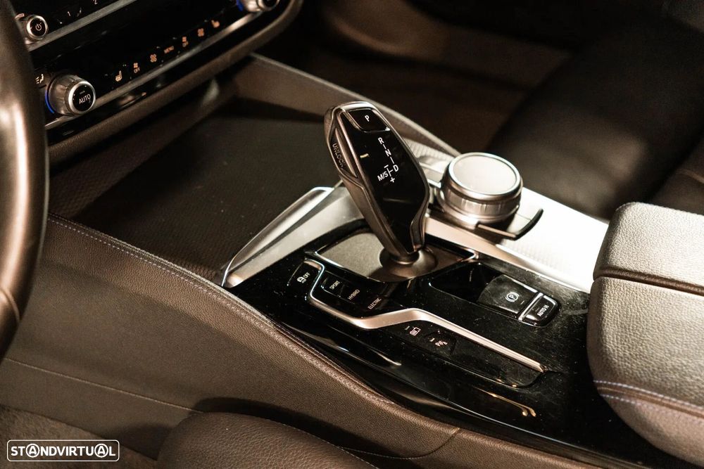 BMW 530 e Pack Desportivo M - 36