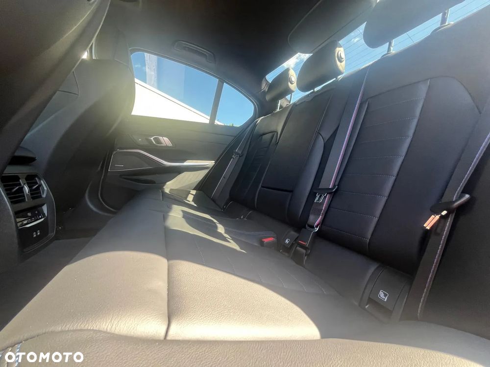 BMW Seria 3 330i xDrive M Sport sport - 18