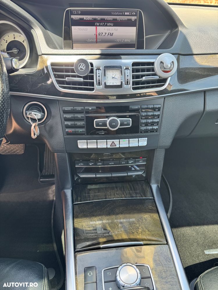 Mercedes-Benz E 220 CDI DPF BlueEFFICIENCY 7G-TRONIC - 24
