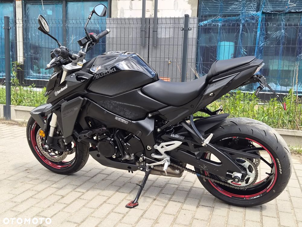 Suzuki GSX - 2