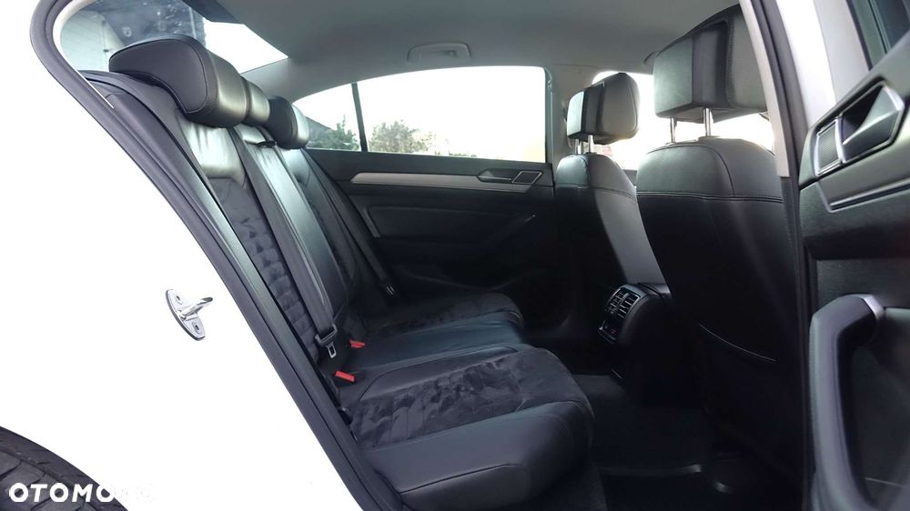 Volkswagen Passat - 27