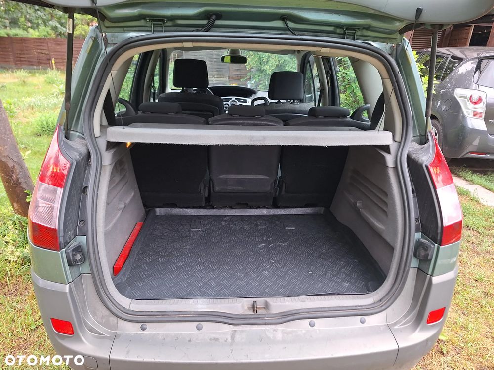 Renault Scenic 1.6 16V Confort Expression - 8