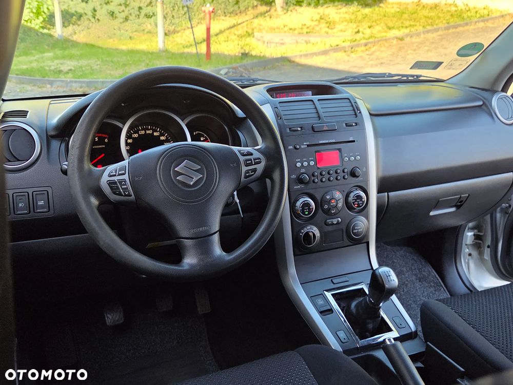 Suzuki Grand Vitara 1.9 DDiS Comfort DPF Family - 28