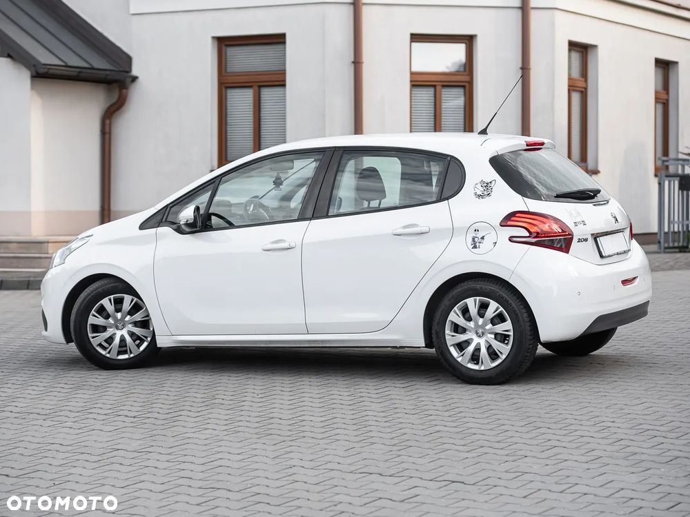 Peugeot 208 - 10