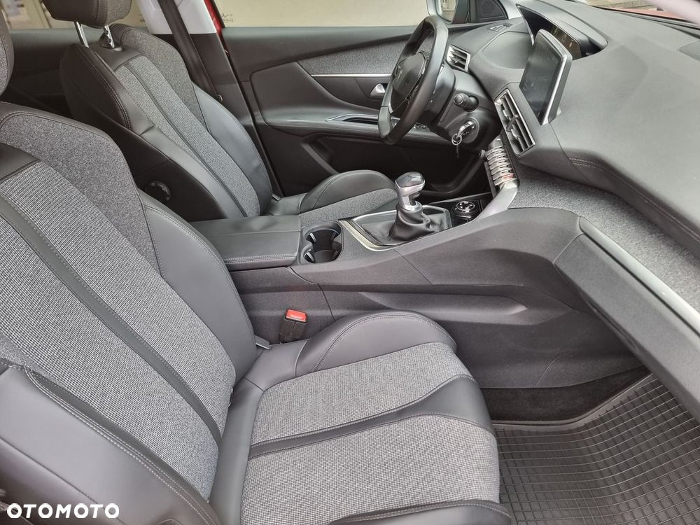 Peugeot 3008 1.2 PureTech Allure S&S - 22