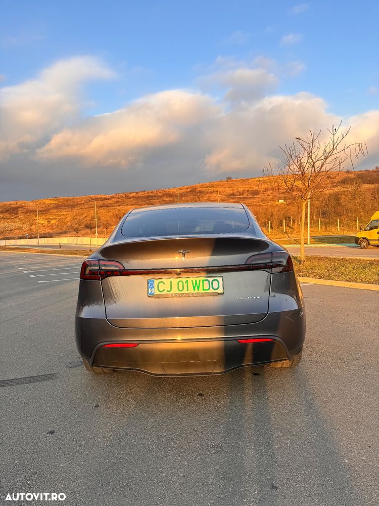 Tesla Model Y - 9
