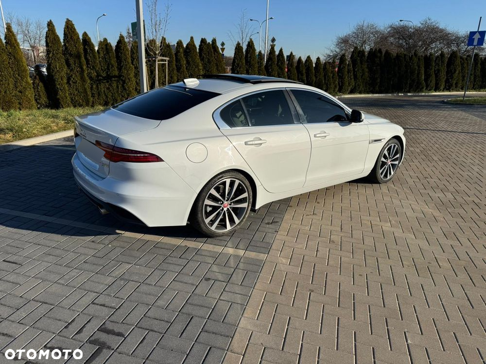 Jaguar XE - 33