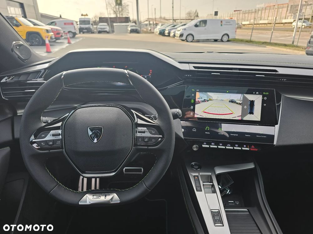 Peugeot 408 - 8