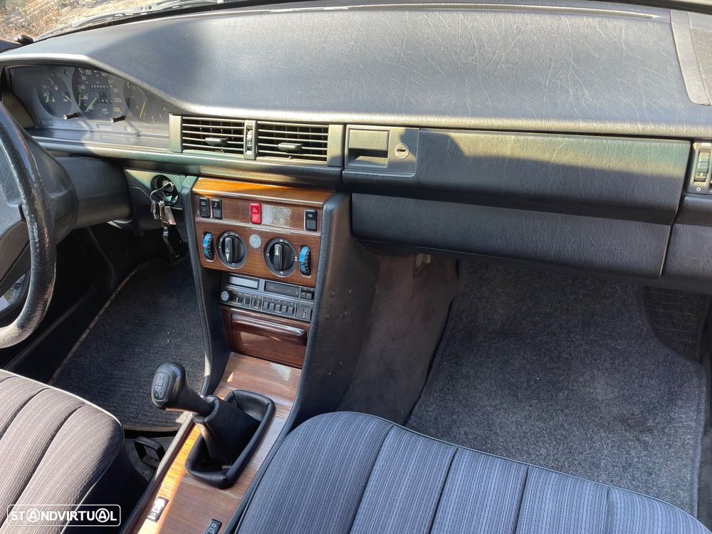Mercedes-Benz W124 (1984-1997) 300 TD - 12