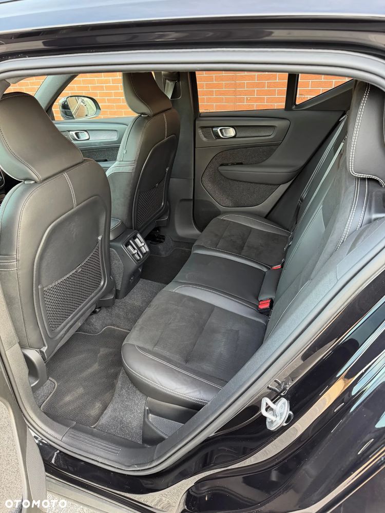 Volvo XC 40 B4 B AWD R-Design - 19