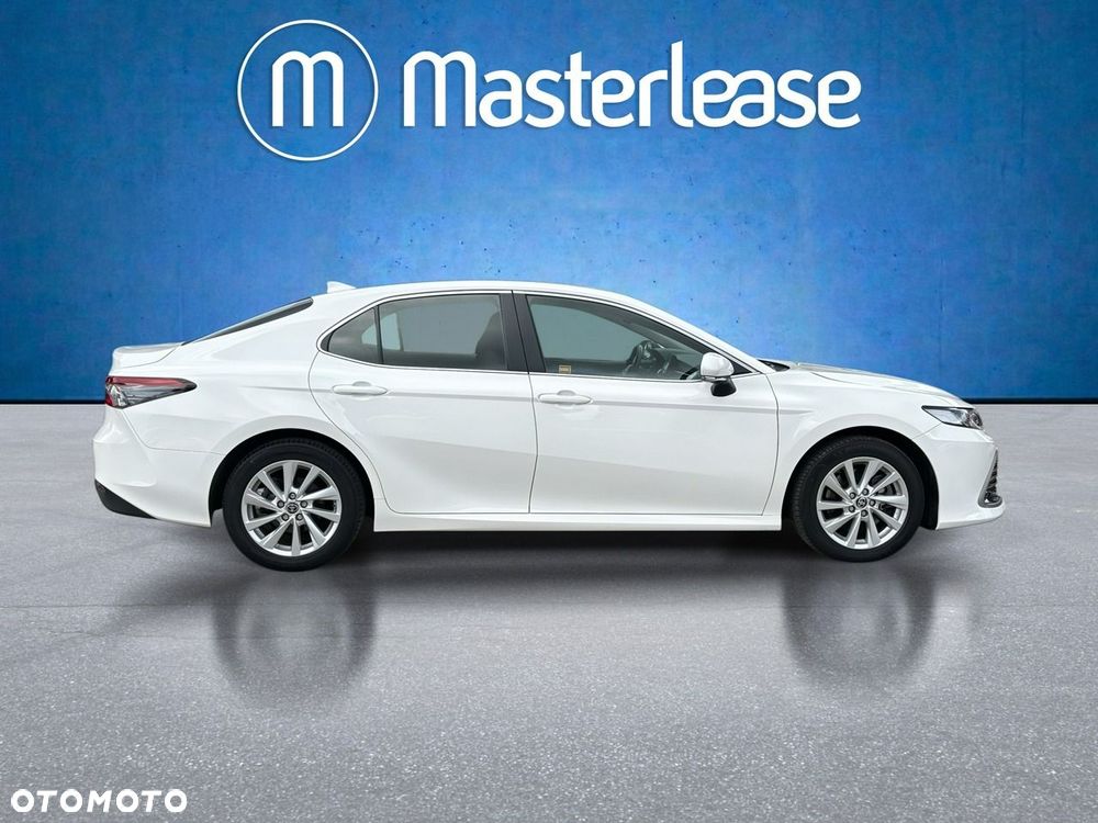 Toyota Camry - 4