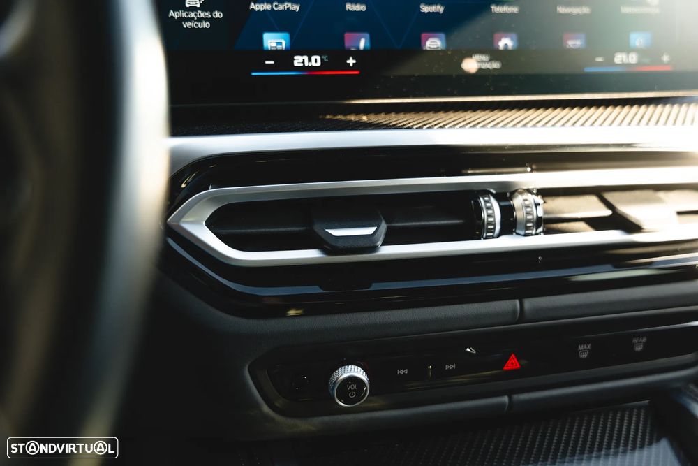 BMW M3 Competition M xDrive - 28