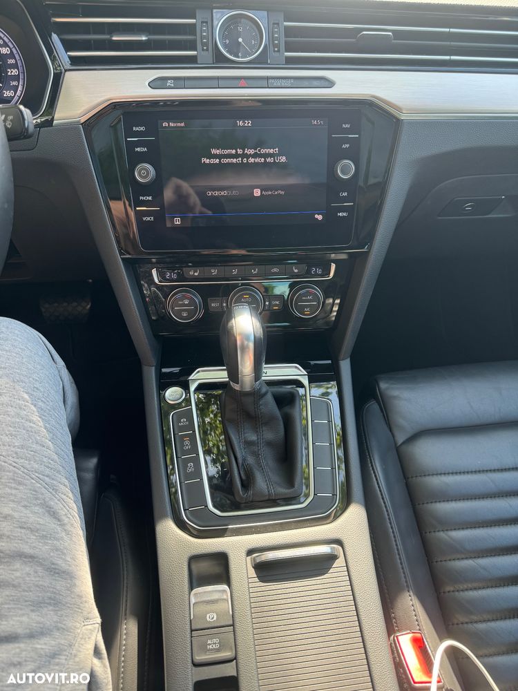 Volkswagen Passat - 11