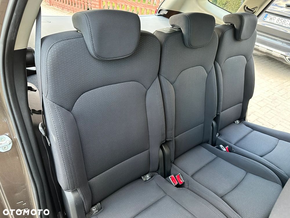 Kia Carens - 21