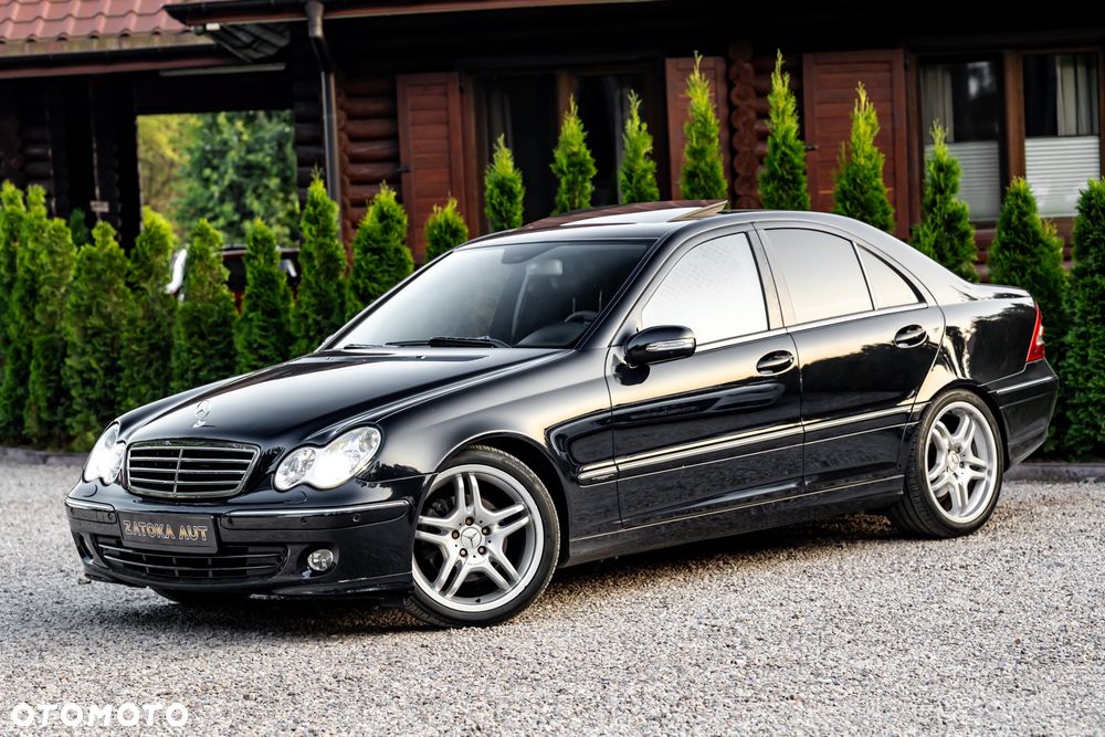 Mercedes-Benz Klasa C 320 4Matic Avantgarde Sport Edition - 3