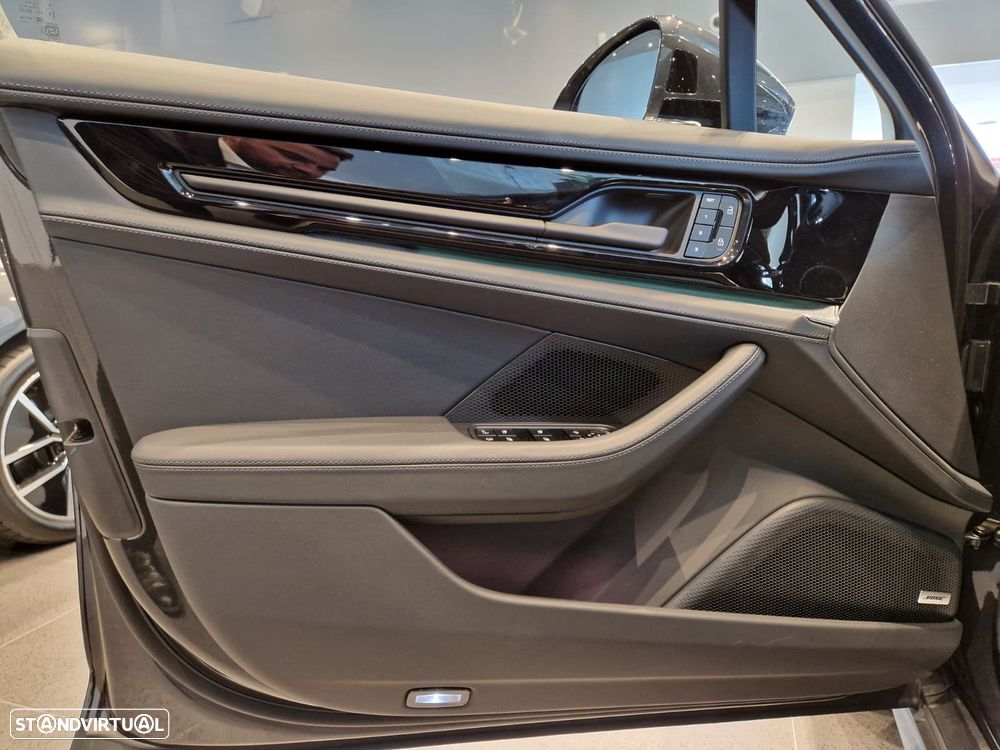Porsche Panamera 4 E-Hybrid - 12