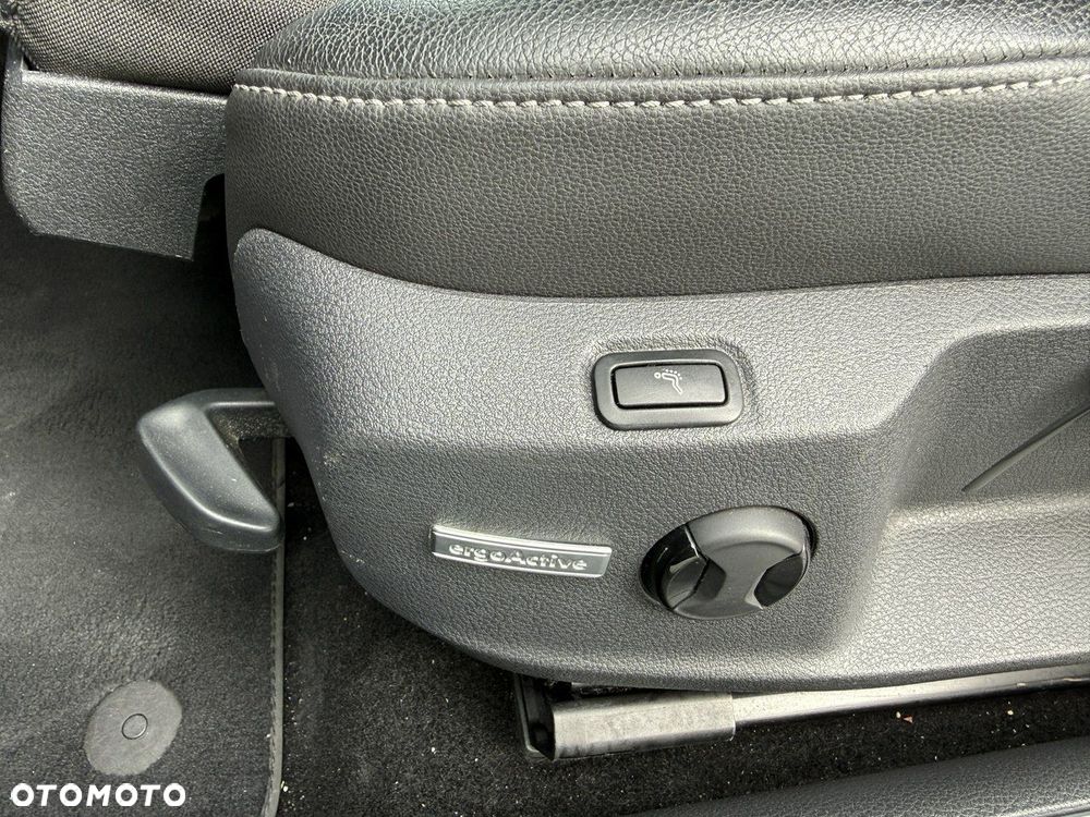 Volkswagen Golf 1.4 TSI BlueMotion Technology DSG Highline - 28