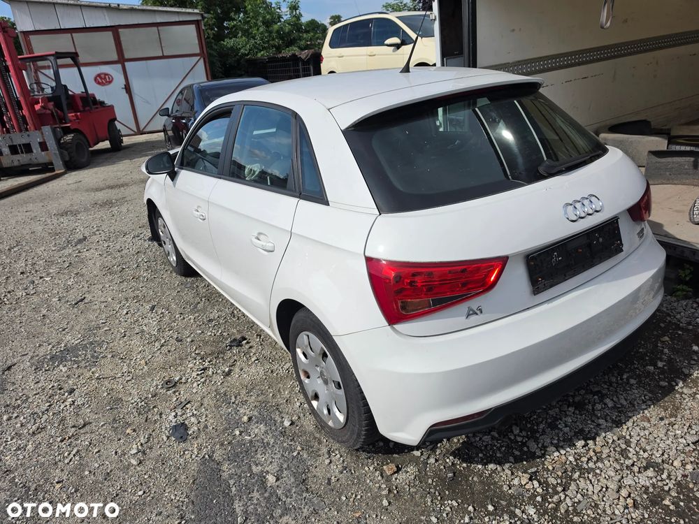 Audi A1 Sportback 1.0 TFSI ultra S tronic - 10