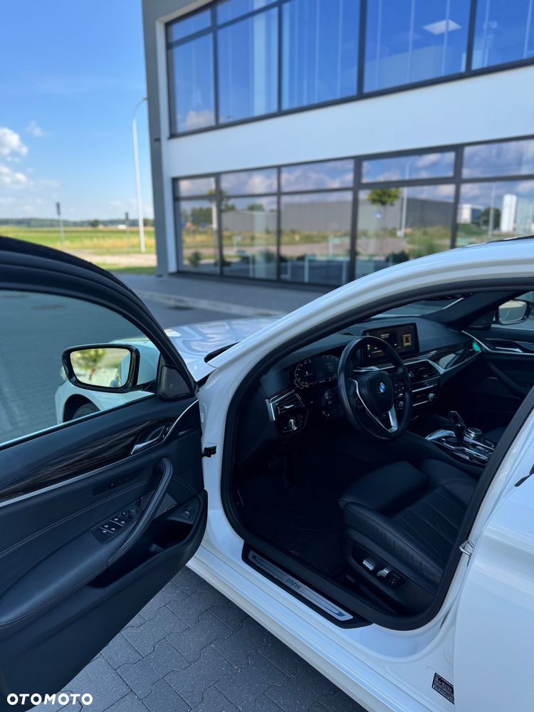 BMW Seria 5 530i xDrive GPF Sport Line sport - 9