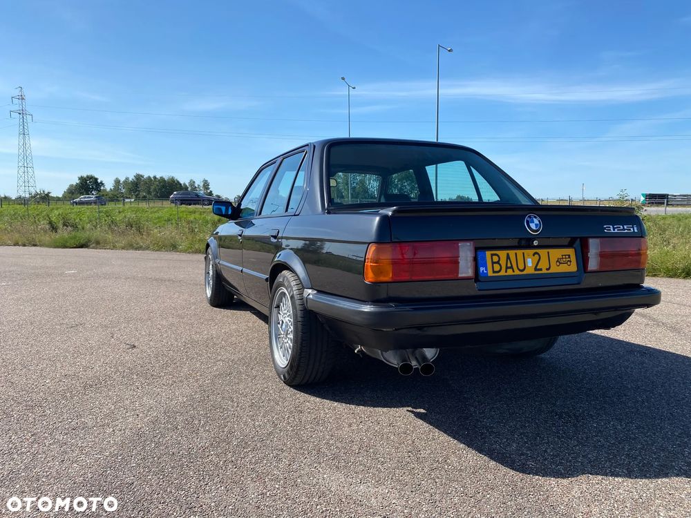 BMW Seria 3 325i - 4