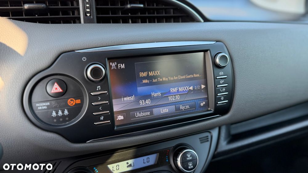 Toyota Yaris Hybrid 100 Premium - 22