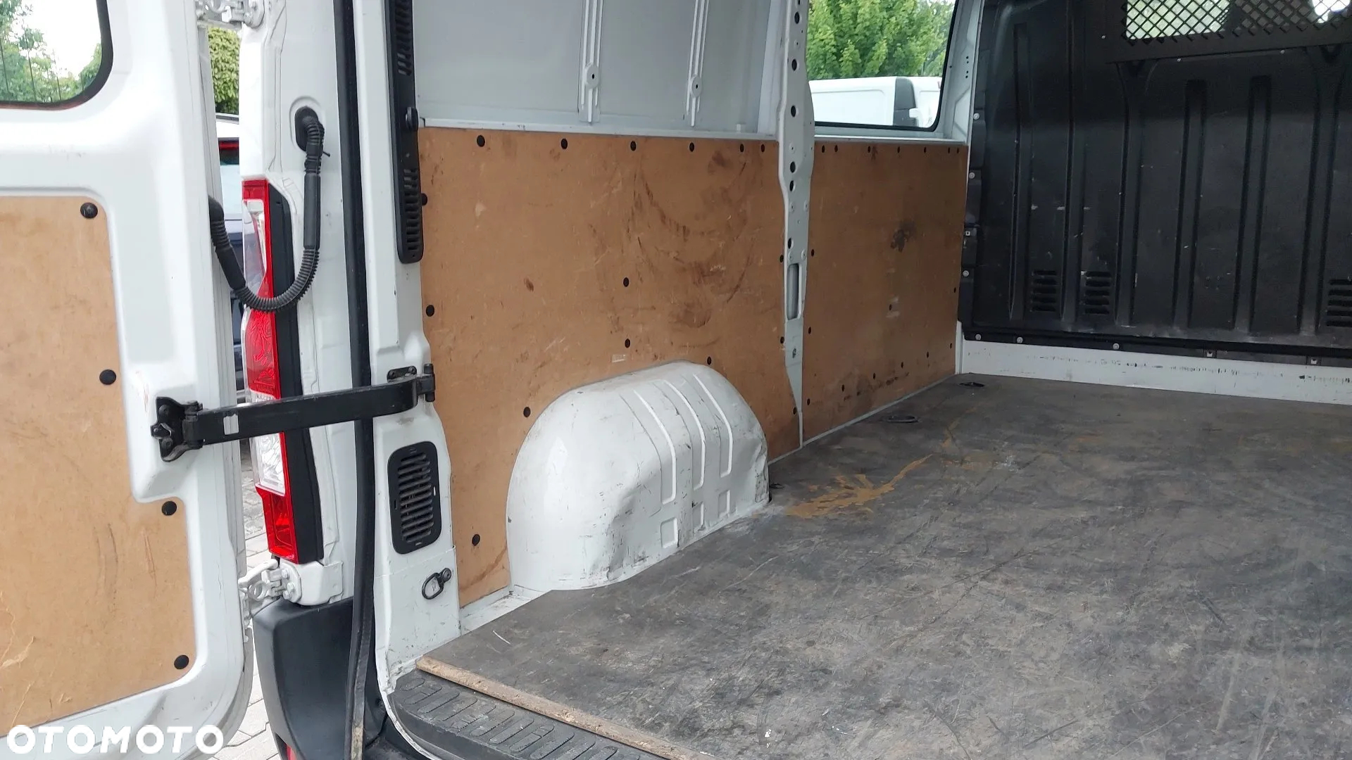 Nissan nv 400 - 18
