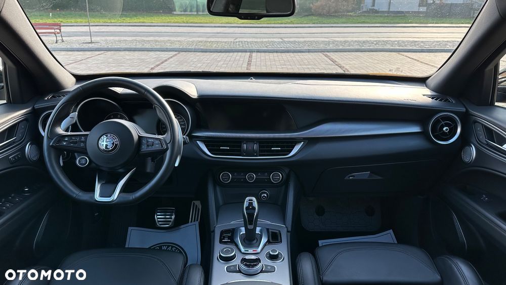 Alfa Romeo Stelvio 2.0 Turbo 16V AT8-Q4 Veloce Ti - 24