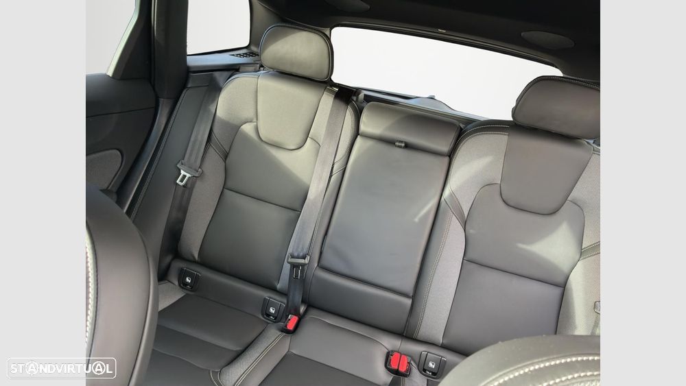 Volvo XC 60 2.0 T6 PHEV Black Edition AWD - 14