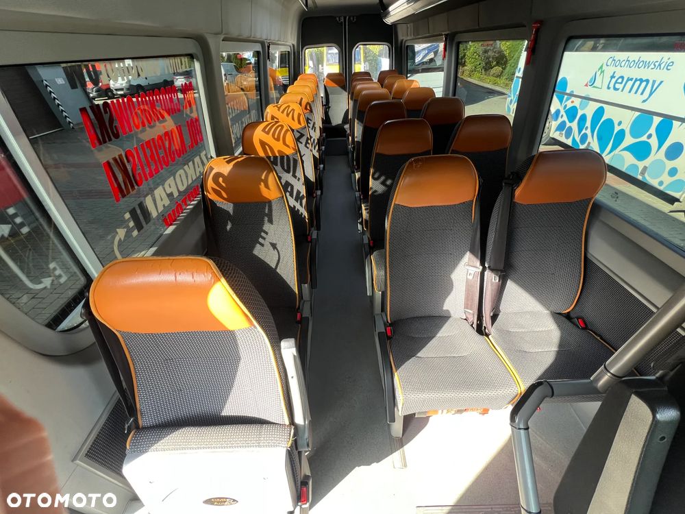 Mercedes-Benz Sprinter - 11