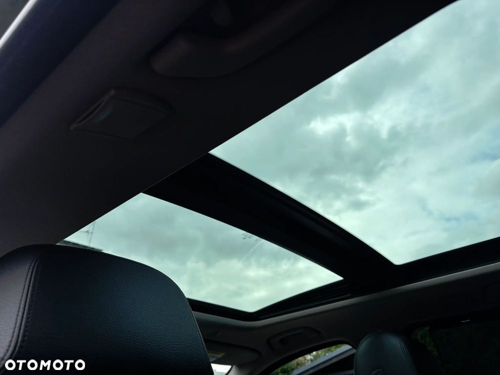 BMW Seria 5 525d xDrive Luxury Line - 11
