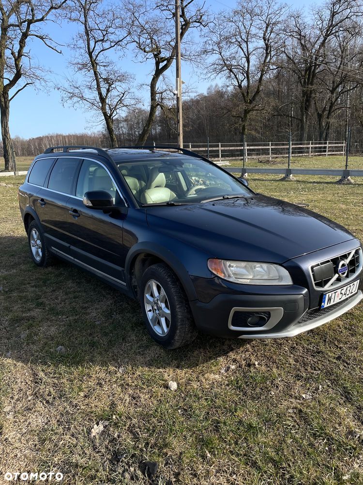Volvo XC 70 2.4D Momentum - 1