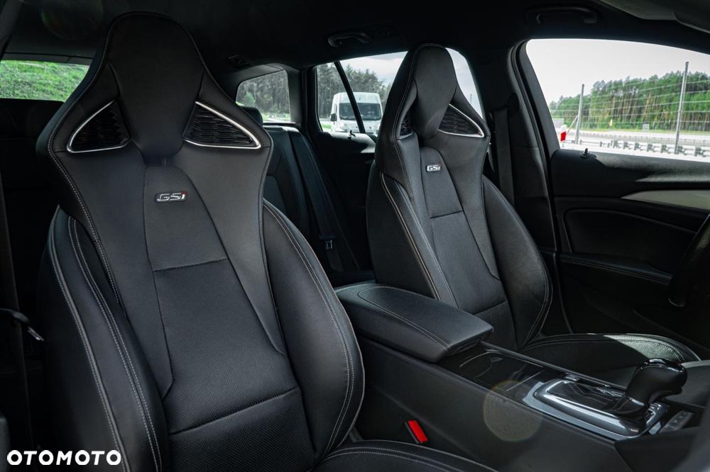 Opel Insignia 2.0 T 4x4 GSi + S&S - 32