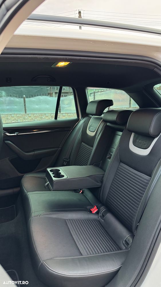 Skoda Octavia Combi 2.0 TDI RS - 20