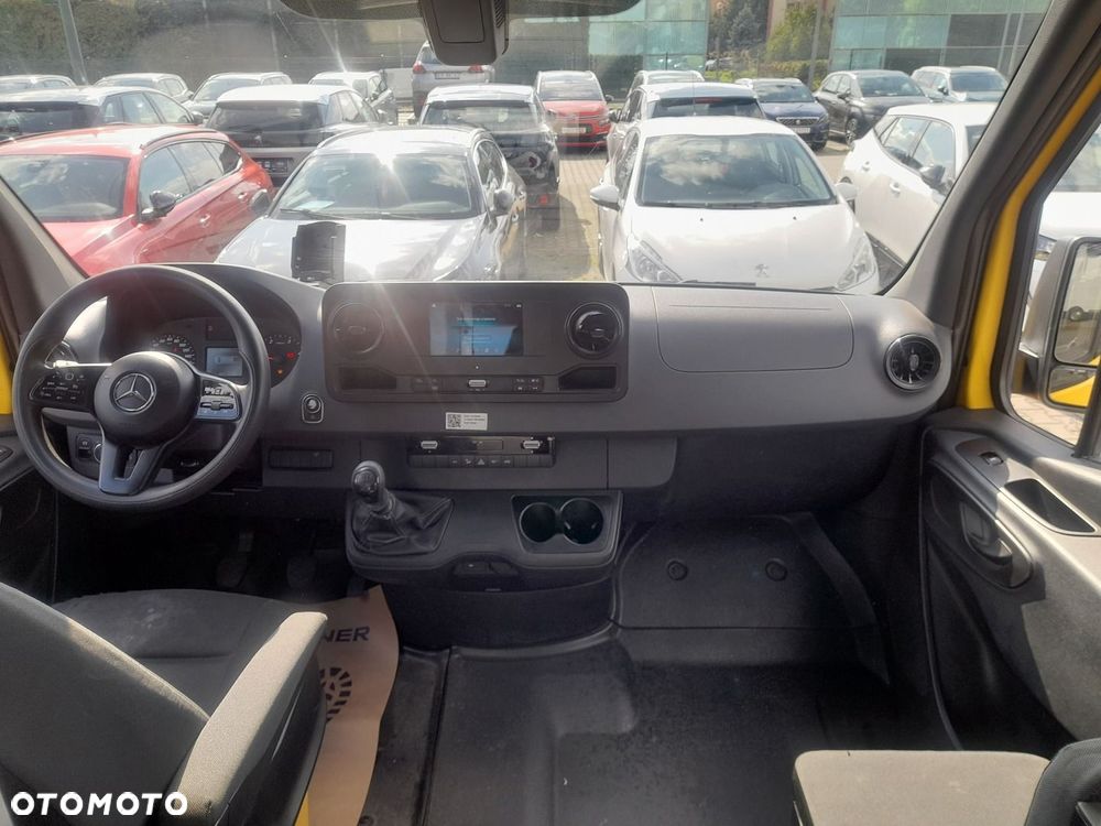 Mercedes-Benz Sprinter - 13