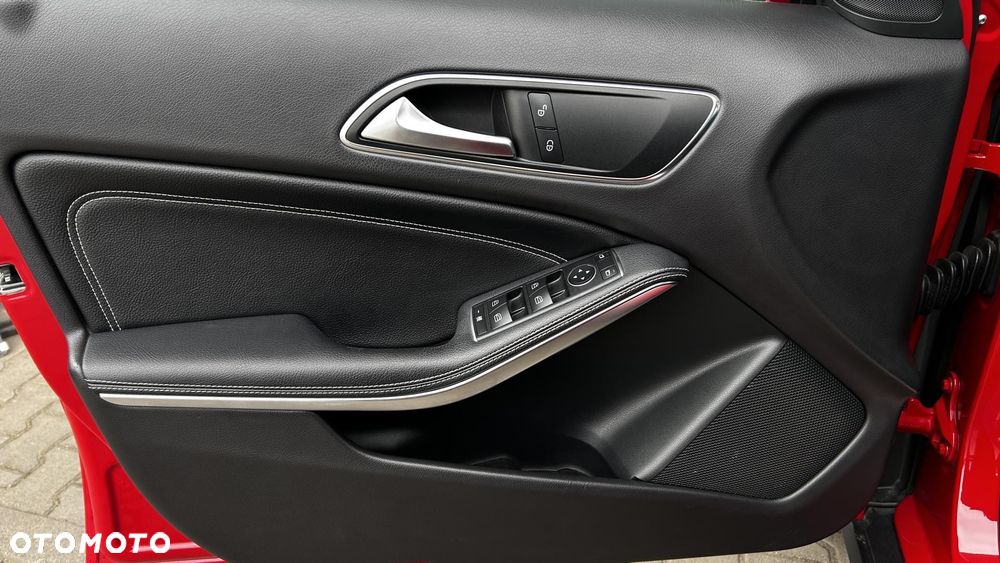 Mercedes-Benz GLA - 10