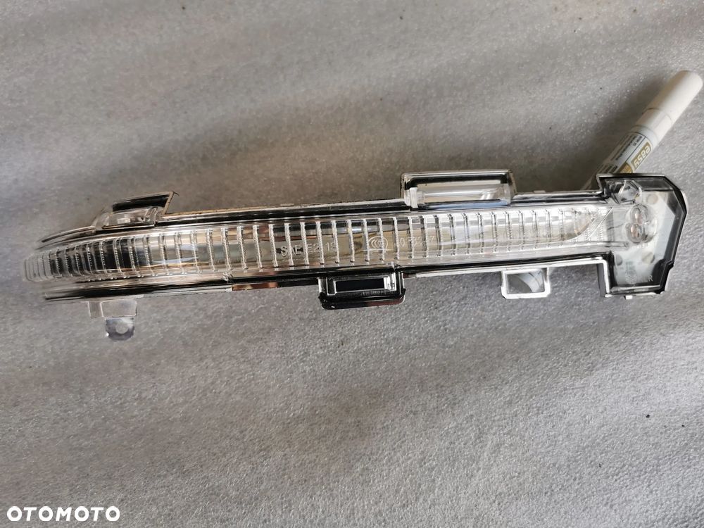 VW ID4 Kierunkowskaz lusterka prawy migacz w lusterko NOWY 11C949102
